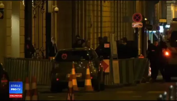 Bijuterii de peste 4 milioane de euro, furate din hotelul Ritz din Paris