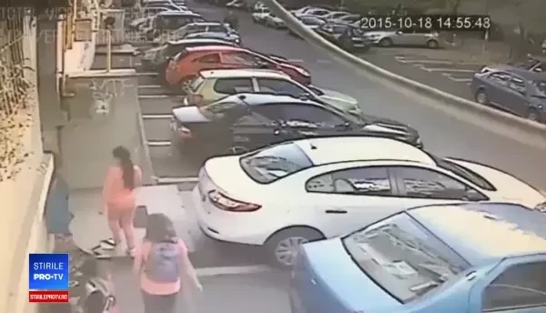 Noi imagini cu polițistul Eugen Stan. Trei fetițe, urmărite și agresate în scara blocului