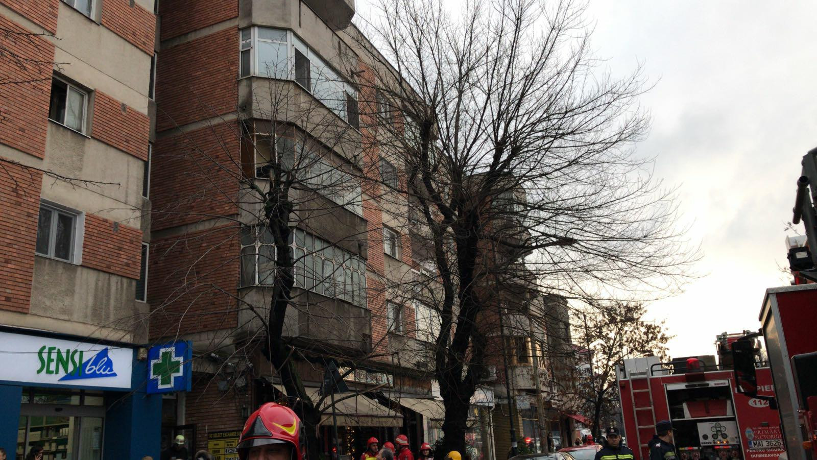 Incendiu într-un apartament din Dorobanți: bărbat, transportat la spital