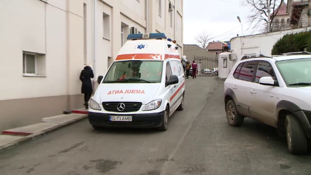 Un tânăr de 17 ani și-a înjunghiat prietenul, într-un bar din Bacău