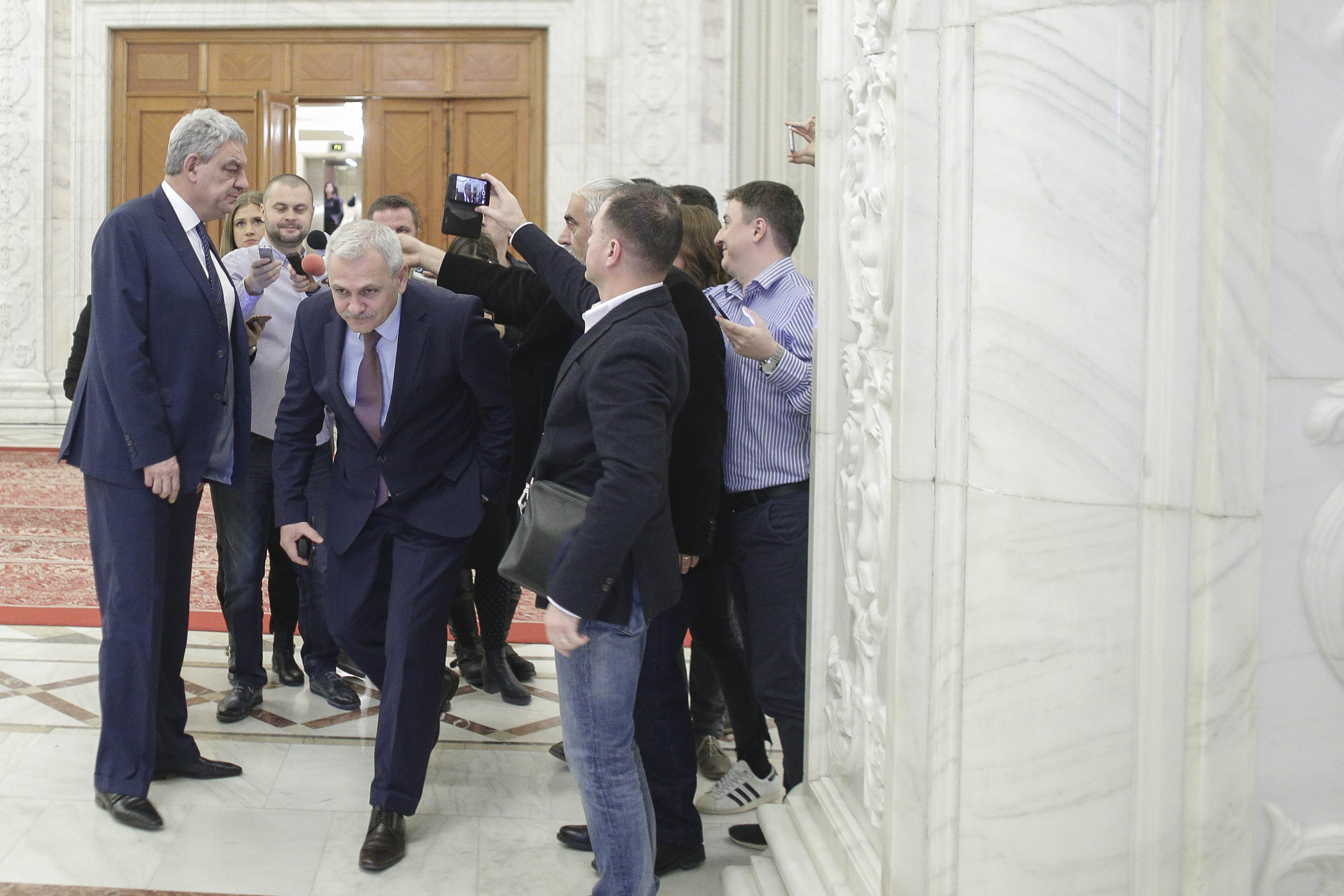 Mihai Tudose, pe cale de a avea soarta lui Sorin Grindeanu. Cu cine vrea Dragnea să-l schimbe