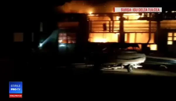 Incendiu devastator în Tulcea. Angajați ai societății de transport public și-au riscat viața să salveze autobuze