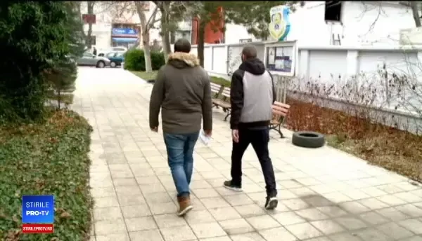 Doi tineri, premiați de polițiștii din Constanța după ce au prins un tâlhar pe stradă