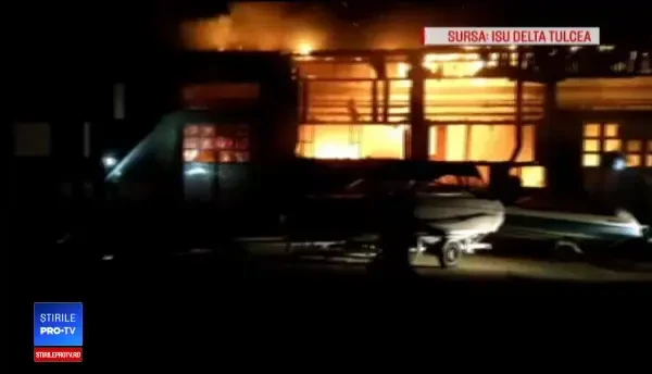 Incendiu devastator în Tulcea. Pagube de milioane de euro: doar 5 autobuze aveau asigurare