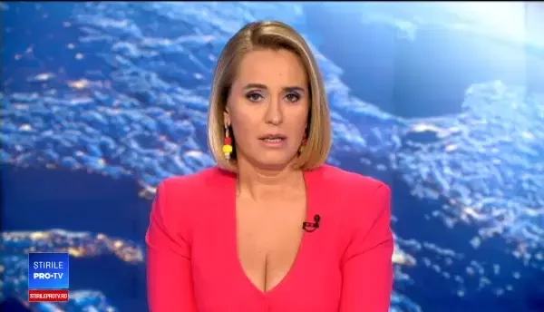 Președintele Cehiei, întâmpinat de o activistă dezbrăcată, într-o secție de votare