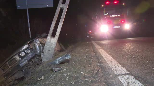 Un şofer beat a lăsat zeci de case fără curent, după ce a mers cu maşina prin şanţ