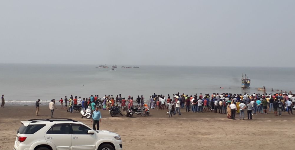 Ambarcațiune cu 40 de elevi la bord s-a scufundat, în India: cel puțin 2 morți. VIDEO