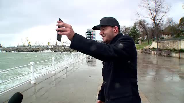 Spectacol măreț al naturii, pe litoral. ”Uite, iubi, marea!”