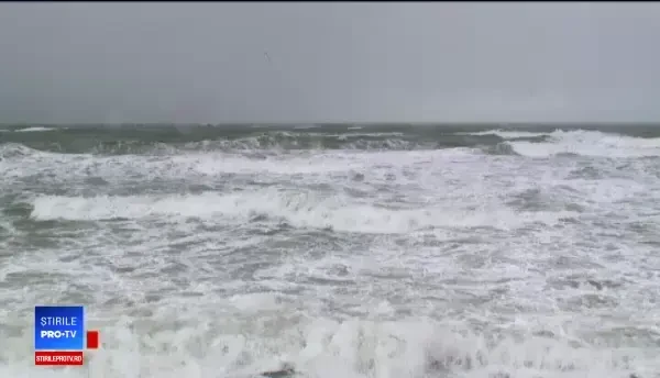 Spectacol măreț al naturii, pe litoral. Uite, iubi, marea!