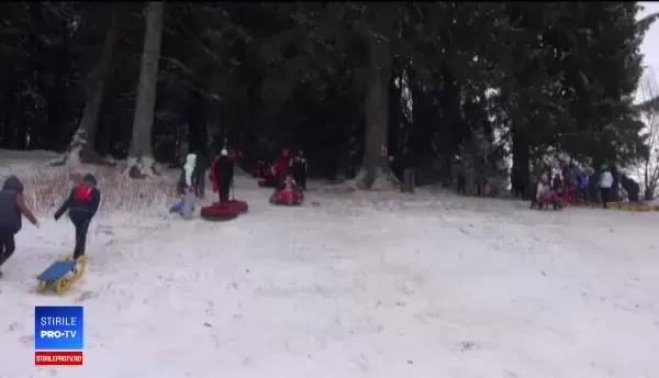 Copiii s-au distrat, pe pârtie, în ultimul weekend din această vacanță