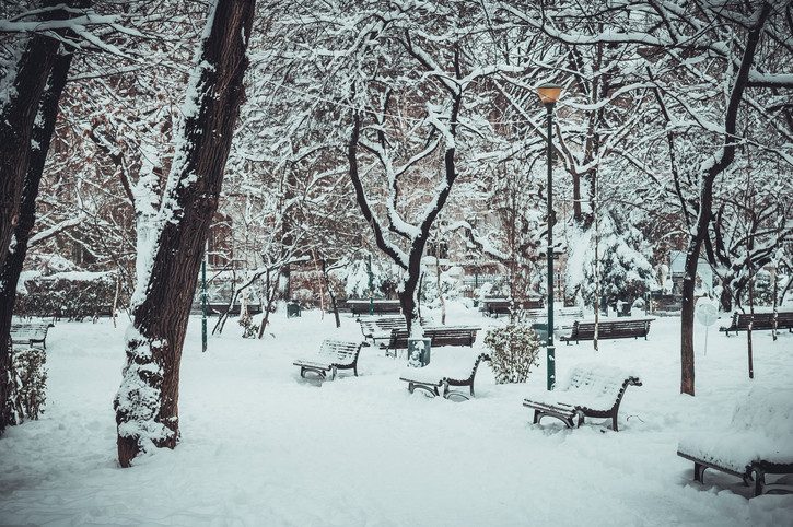 ANM: Cod galben de vânt şi ninsori abundente, la munte. Avertizare pentru 23 de judeţe