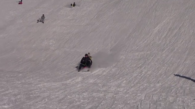 Turiștii regretă că nu și-au prelungit vacanța. În loc de distracție pe pârtie au avut aglomerație pe DN1