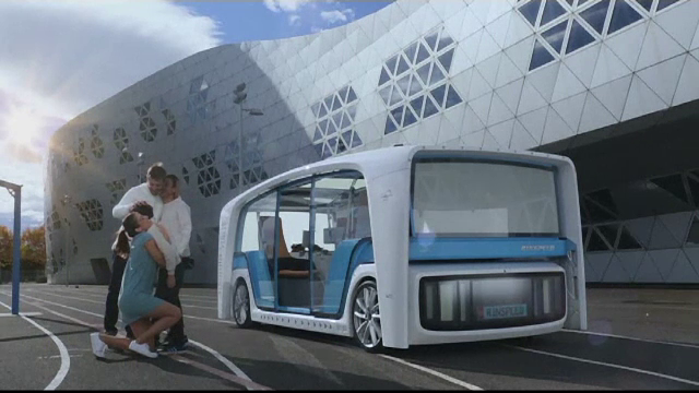 CES 2018. Cum arată mașina care își schimbă aspectul sau autobuzul autonom pentru bătrâni