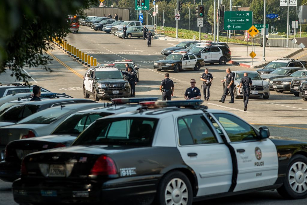 Atacul armat din California. Suspectul, găsit mort în bar. Alte 12 persoane și-au pierdut viața