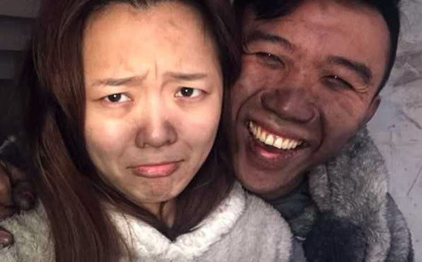 Gestul unor îndrăgostiți după ce casa le-a luat foc le-a adus celebritatea în online