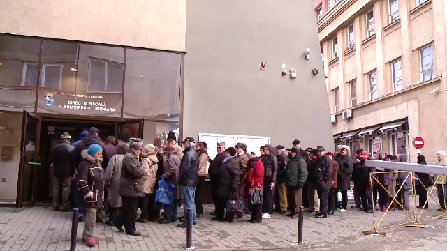 Cozi interminabile la plata impozitelor, în Timișoara și Arad: ”După aceea primim penalizări”