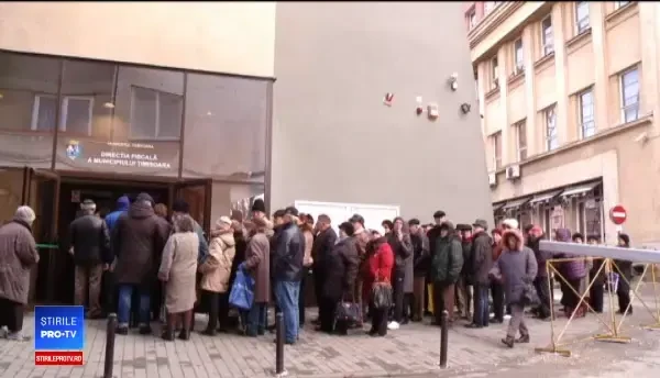 Cozi interminabile la plata impozitelor, în Timișoara și Arad: ”După aceea primim penalizări”