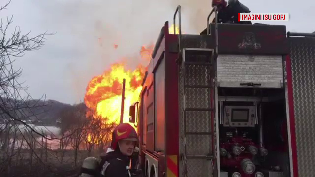 Autoritățile au deschis o anchetă, după explozia de la magistrala de gaz din Gorj