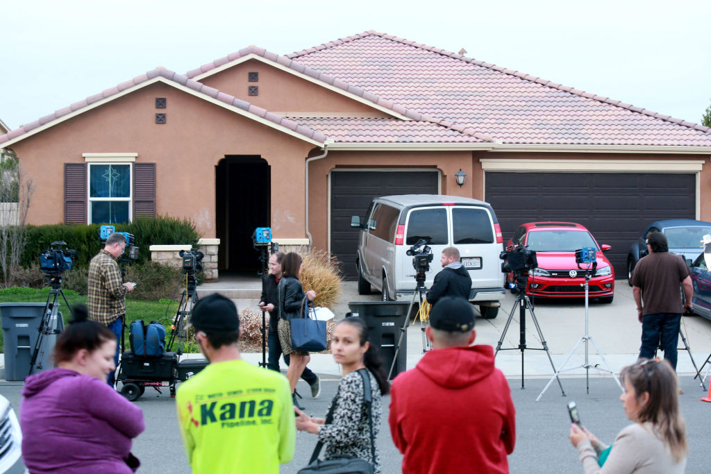 Caz șocant în California. 12 frați, găsiți legați cu lanțuri și înfometați