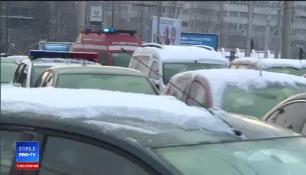 După amenzile primite, firmele au deszăpezit Capitala. Zăpada, apreciată doar de străini