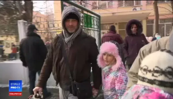 Avertisment de la profesori: implicarea excesivă a părinților în școala copiilor poate dăuna