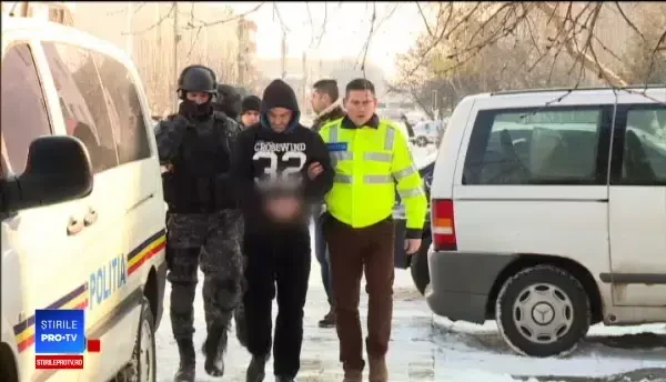 Lucrurile găsite de anchetatorii care au percheziționat boxa din fosta locuință a lui Eugen Stan