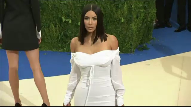 Kim Kardashian și Kanye West, părinți pentru a treia oară