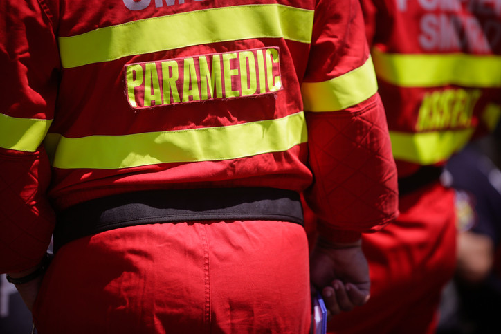 Un muncitor care deszăpezea în Huşi i-a tăiat nasul colegului său cu lopata