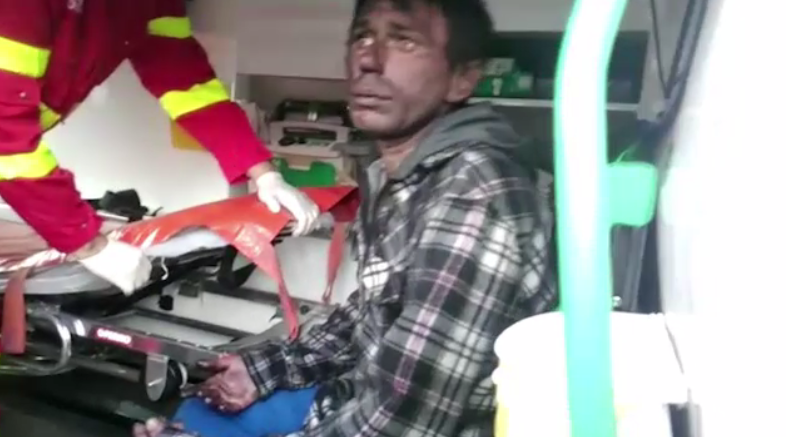 Un copil de 6 ani și-a salvat tatăl de la moarte, după ce locuința lor a fost cuprinsă de flăcări