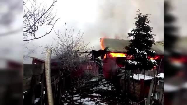 Casa unui inginer silvic din Neamț a fost distrusă aproape în totalitate de flăcări