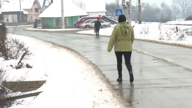 Patru elevi, loviți de o mașină în localitatea din România fără trotuare