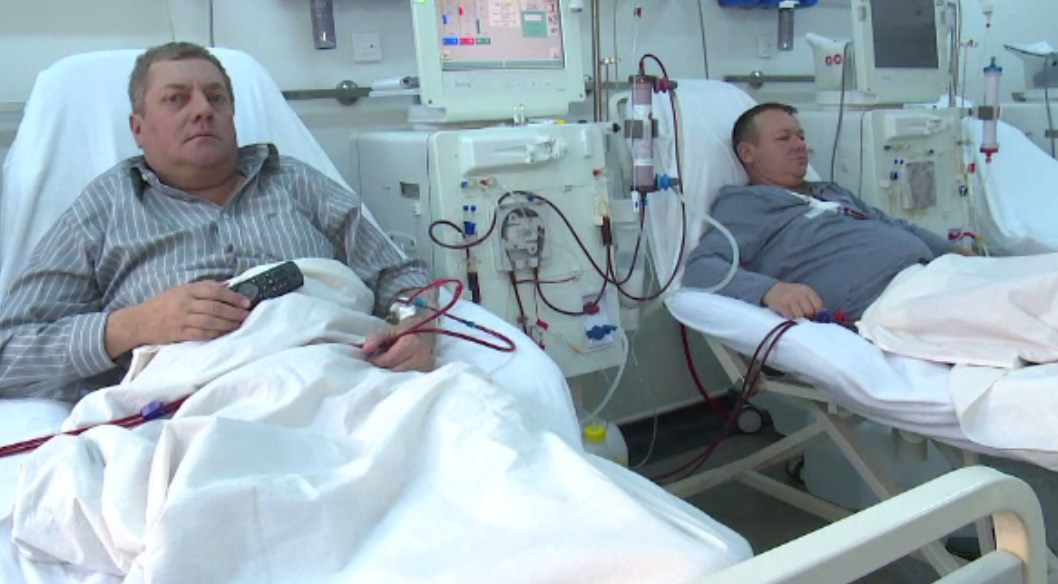 Lenjerii de pat de unică folosință în unele spitale românești. Pacienții laudă schimbarea