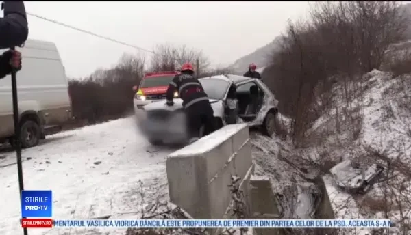 Accident grav în apropiere de Dej. O mașină s-a izbit de o autoutilitară