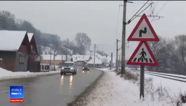 Patru elevi, loviți de o mașină în localitatea din România fără trotuare