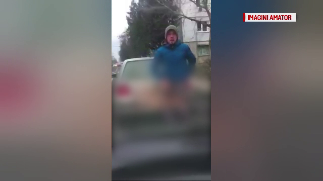 Dosar penal pentru un șofer nervos care și-a dat jos pantalonii în trafic