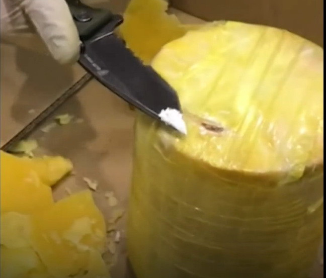 Polițiștii spanioli și portughezi au găsit sute de kilograme de cocaină, ascunse în ... ananas