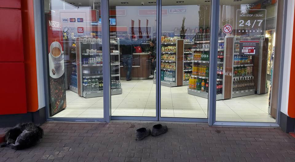 Desculță &icirc;n magazin