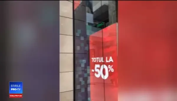 Ce se ascunde în spatele reducerilor de 50% la haine. Diferența dintre România și Occident