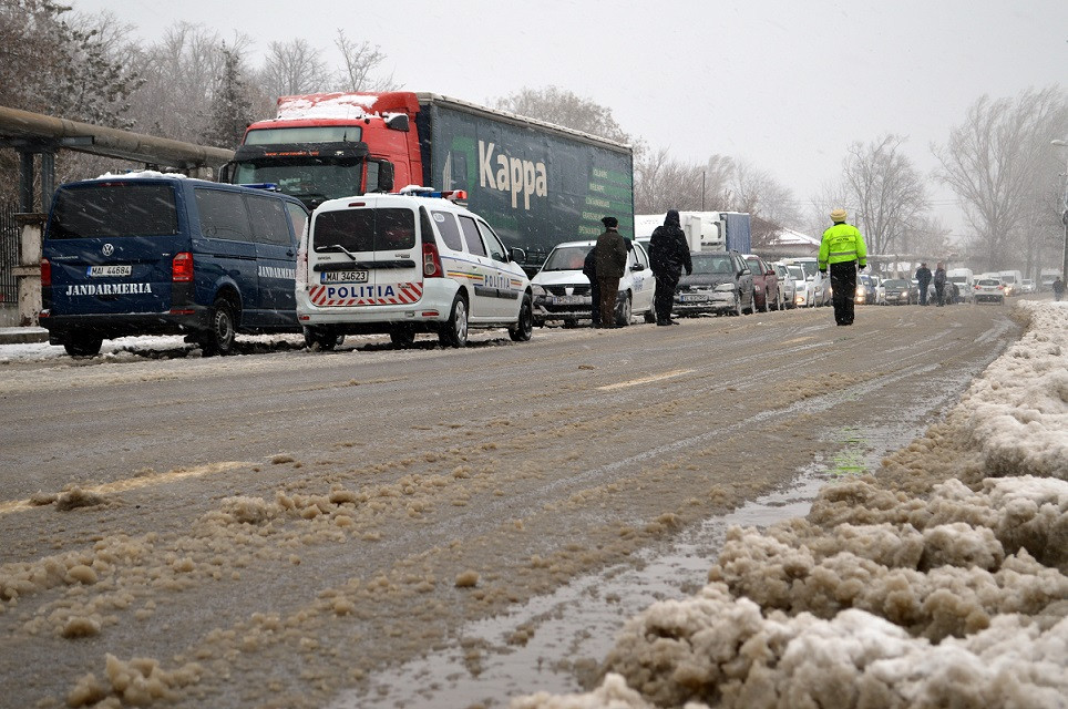 Starea drumurilor vineri 19 ianuarie. INFOTRAFIC: Lista șoselelor închise