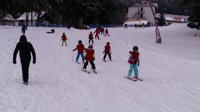 Pârtiile, luate cu asalt de turiști. Hotelierii așteaptă un profit substanțial