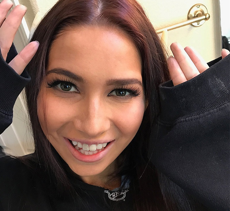 A patra actriţă de filme pentru adulţi care moare într-o lună. Cauza oribilă a decesului