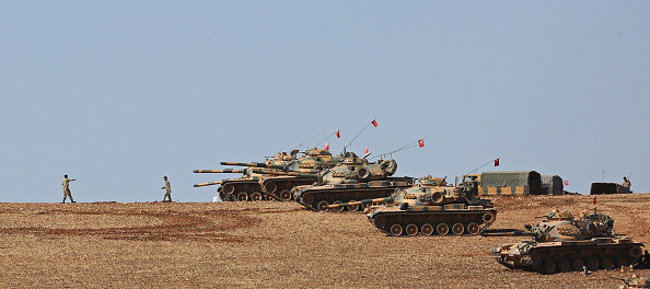 Turcii au început operațiunea. Îi bombardează pe kurzii din Siria