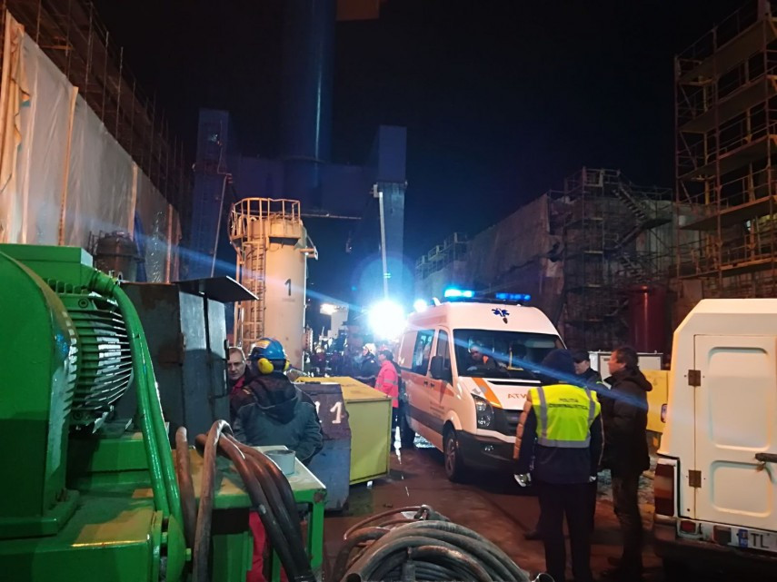 Accident în Şantierul Naval din Tulcea. Un bărbat a murit strivit între două piese. VIDEO