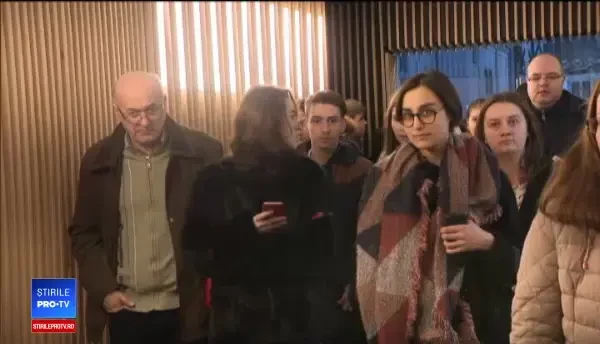 Părerile adolescenților români despre homosexualitate. Sunt încă influenţaţi de generaţiile de dinainte