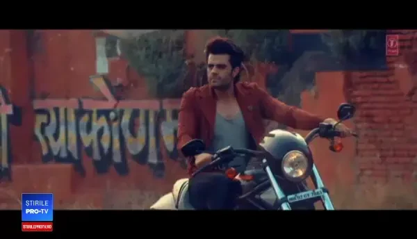 Iulia Vântur a lansat o nouă piesă. Românca, în tandrețuri cu un star indian. VIDEO