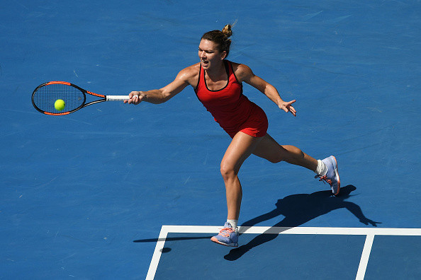 Site-ul AusOpen: "Aproape moartă", Halep supravieţuieşte meciului împotriva lui Lauren Davis