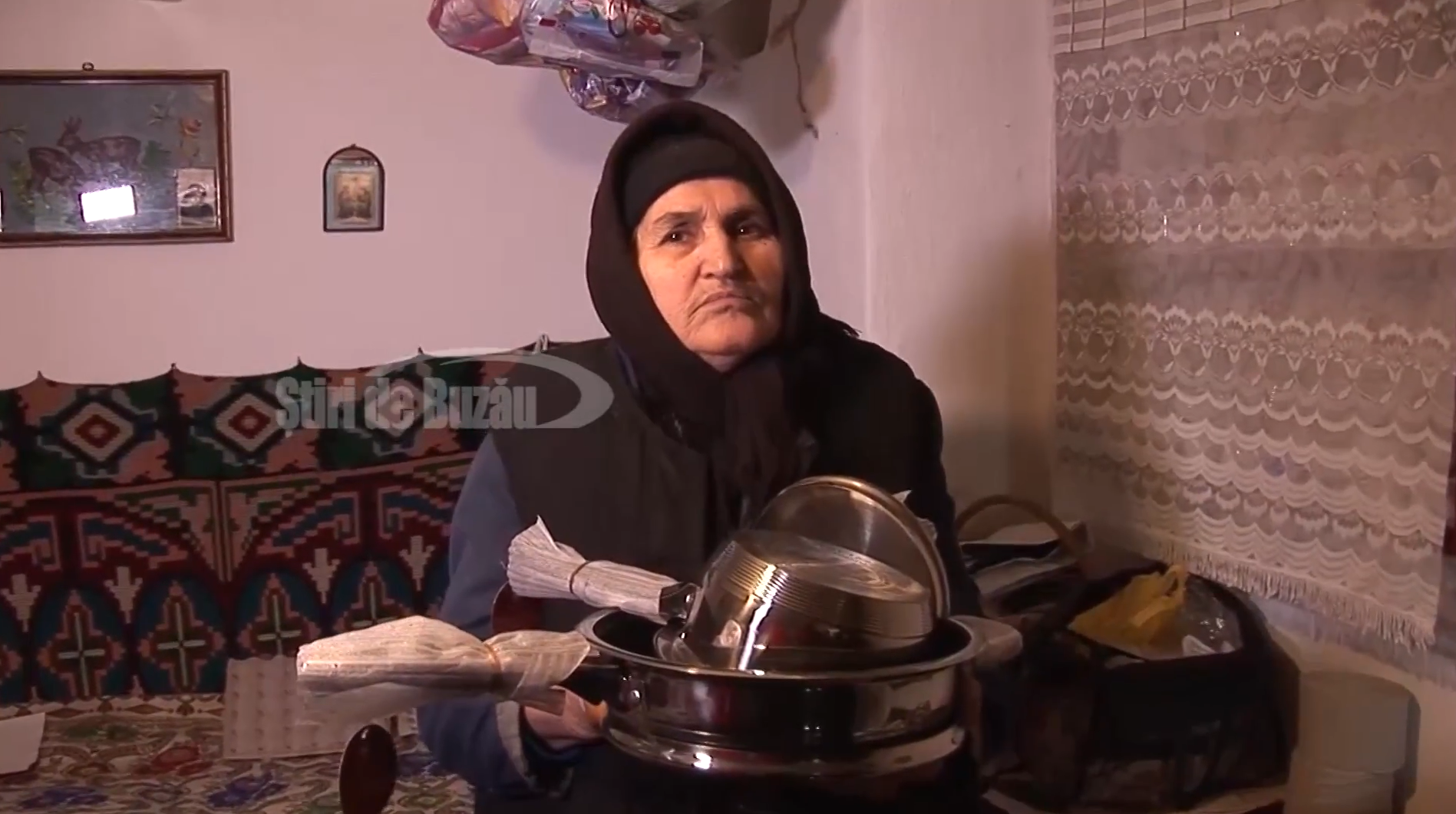 Pierdere uriașă suferită de doi bătrâni, după ce au primit în curte comercianți de tigăi