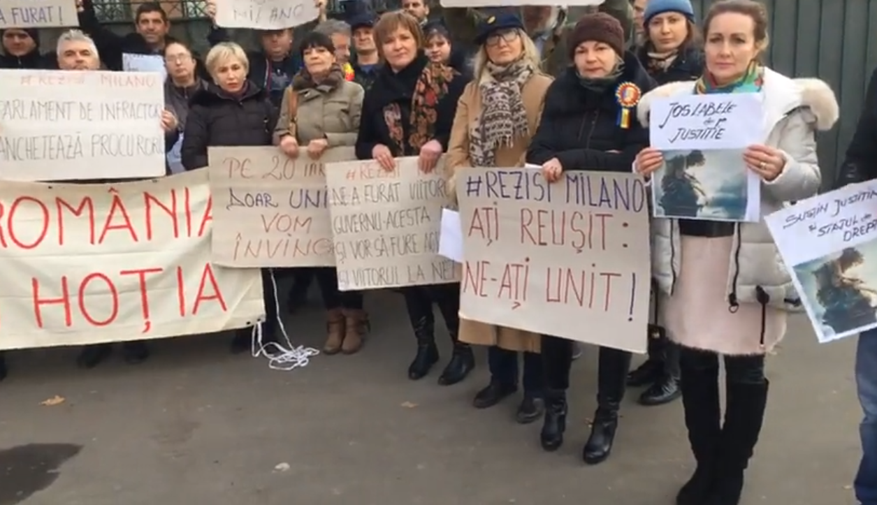 Proteste în diaspora. ”Din Milano în România, jos Guvernul şi hoţia!” VIDEO