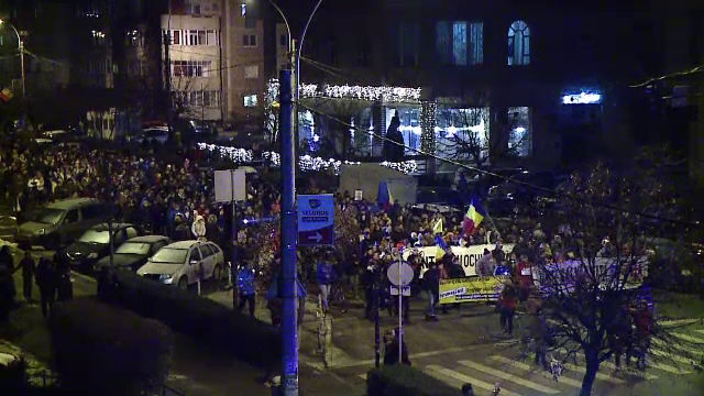 Manifestații de amploare în țară. Reacția unei fetițe prezente la protestul din Brașov