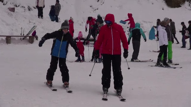 Pârtia de la Slănic Moldova, plină în acest week-end. Prețul pentru o urcare cu telescaunul